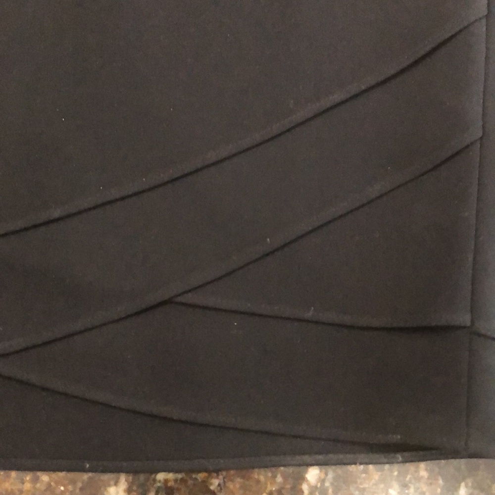 Ann Taylor skirt in black 20 inches length beautiful design on the bottom. - Picture 4 of 4